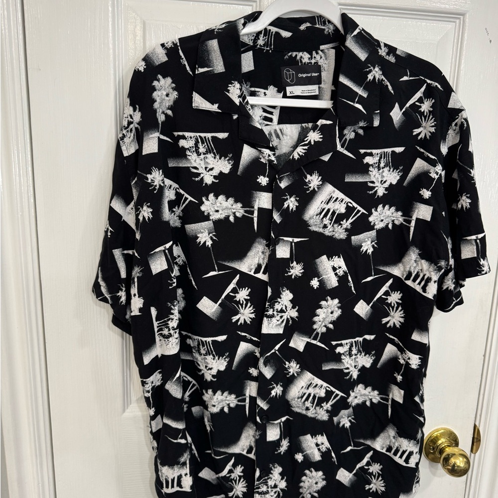 Original Use Black & White Palm Print Short Sleeve Button-Down Shirt